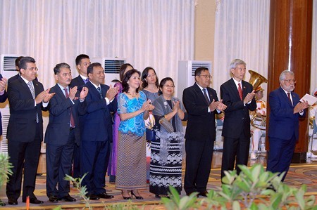 В Ханое прошёл приём в честь иностранного дипкорпуса по случаю Дня независимости Вьетнама - ảnh 2